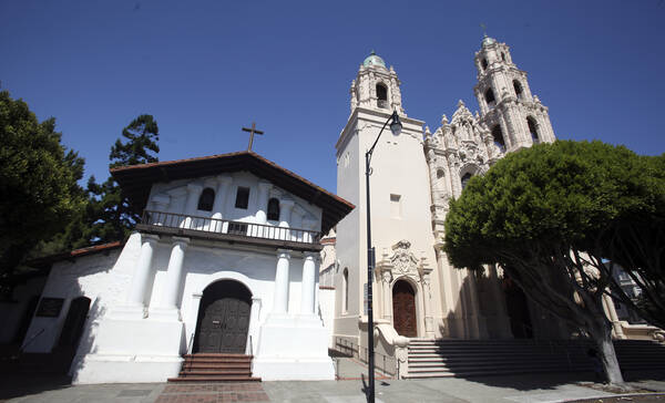 Links de Mission en rechts de Dolores Basiliek in San Francisco