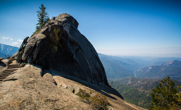 Moro Rock, met panoramisch uitzicht over de Sierra