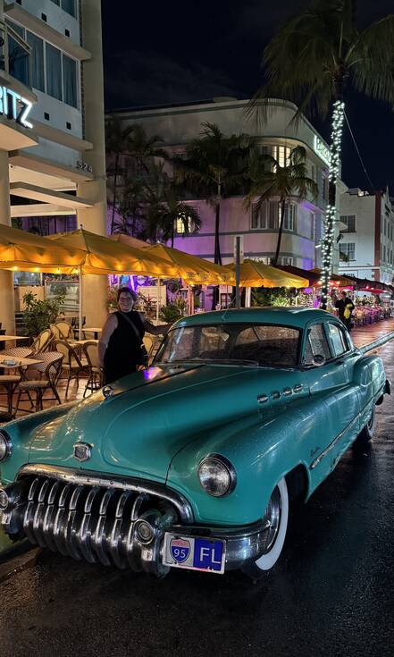 Neonlichten aan Ocean Drive in Miami