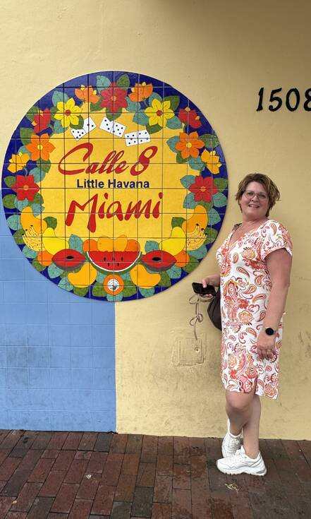Een kleurige straat in Little Havana Miami