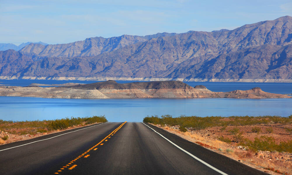 De weg langs Lake Mead, nabij Las Veags Nevada