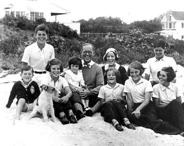 De familie Kennedy, met de jonge JFK
