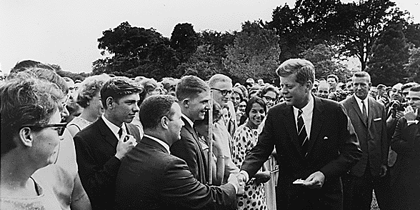 JFK richtte het Peace Corps op
