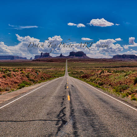 De weg door Monument Valley