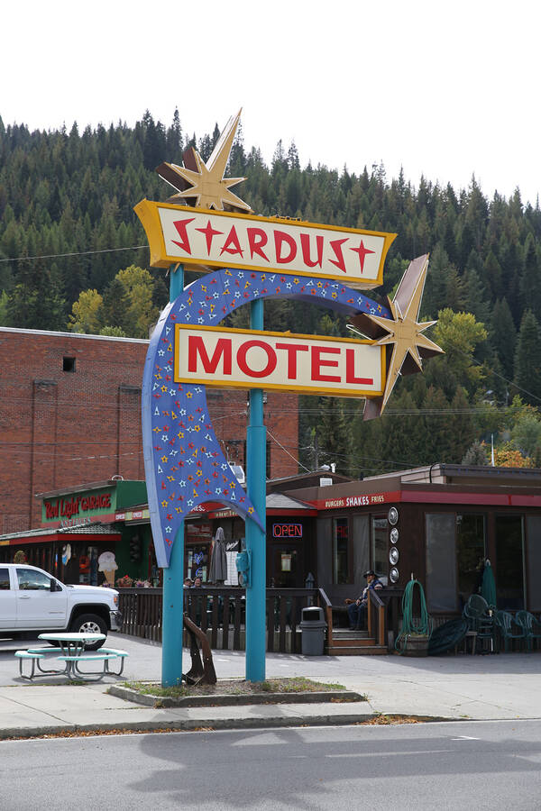 Stardust Motel, Wallace