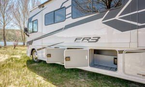 Road Bear, A-class camper 30-32 ft slide-out