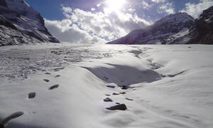 De Athabasca-gletsjer in de Canadese Rocky Mountains