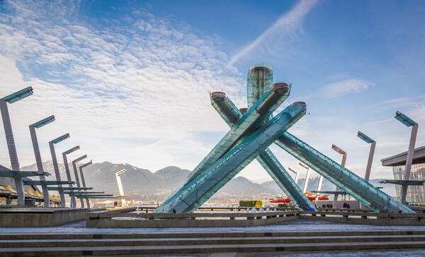 Vancouver, de Olympic Cauldron bij het Convention Centre