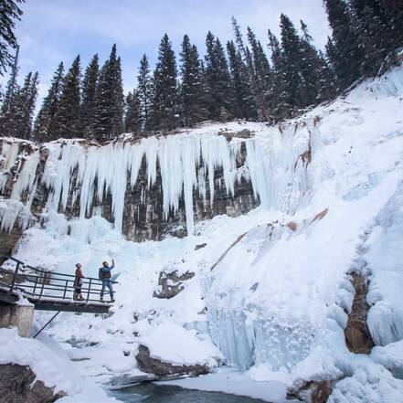 Bij Banff kun je bijzondere Johnston Canyon Icewalk maken