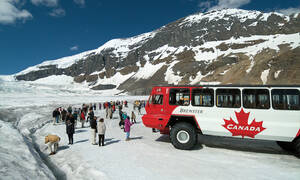 Ice Explorer op de Athabasca Glacier in West-Canada